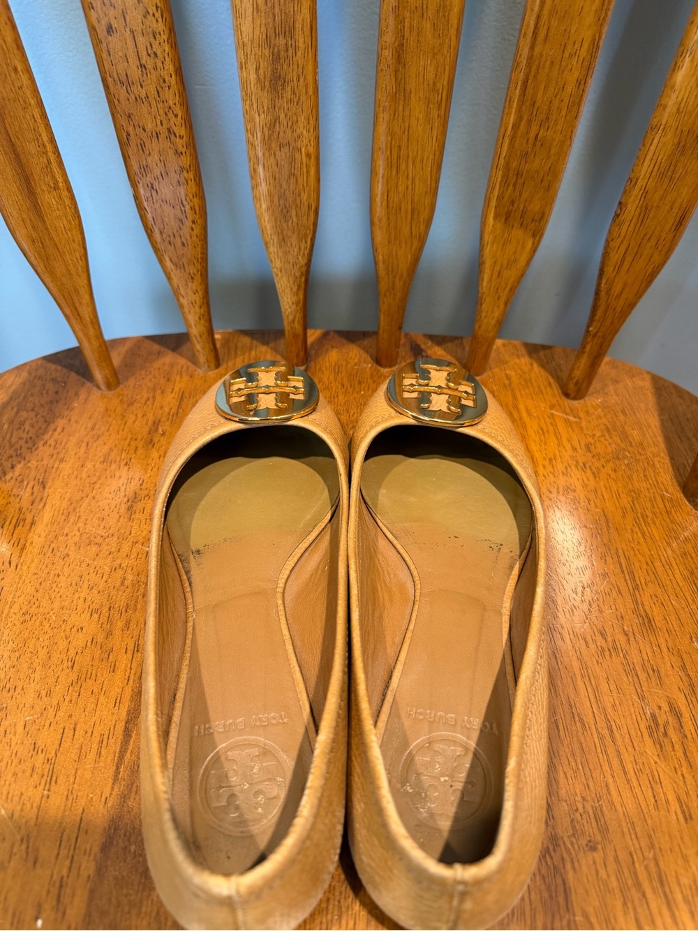 Tory Burch Tan Leather Logo Circle Ballet Flats - Picture 5 of 5